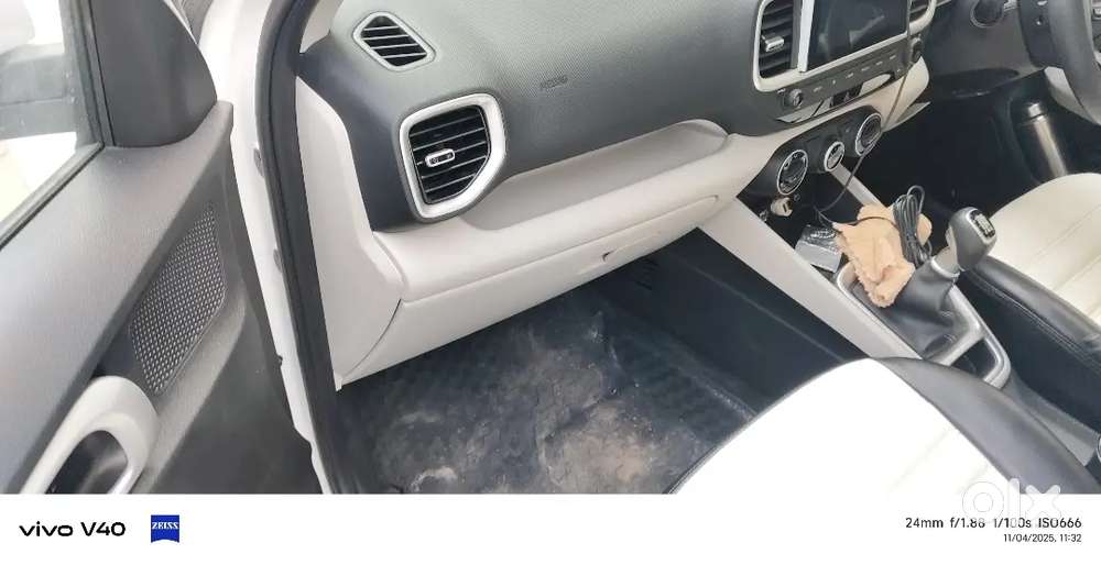Hyundai Venue 2024(october) Diesel 5400 Km Drive