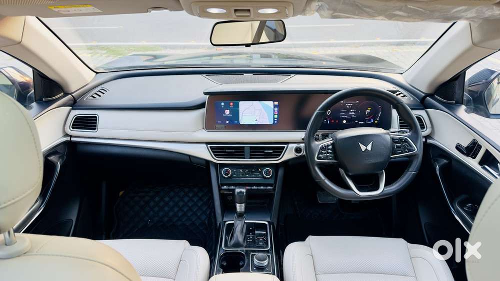 Mahindra Xuv700 2.2 Ax 7 Diesel At Luxury Pack Str Awd, 2022, Diesel