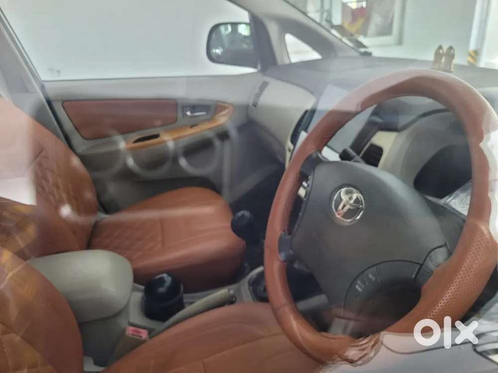 Toyota Innova 2.5 V 2010