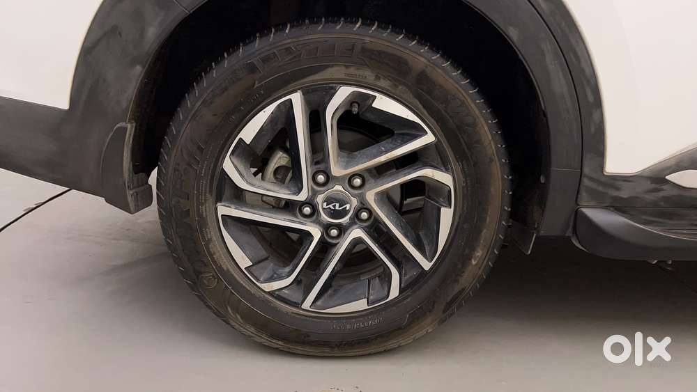 Kia Carens Luxury (o)1.5 Turbo Petrol Dct 7 Str, 2024, Petrol