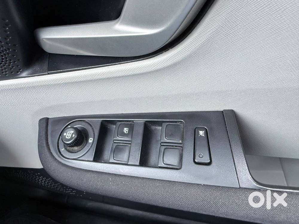 Tata Altroz Xz Plus (s), 2023, Petrol
