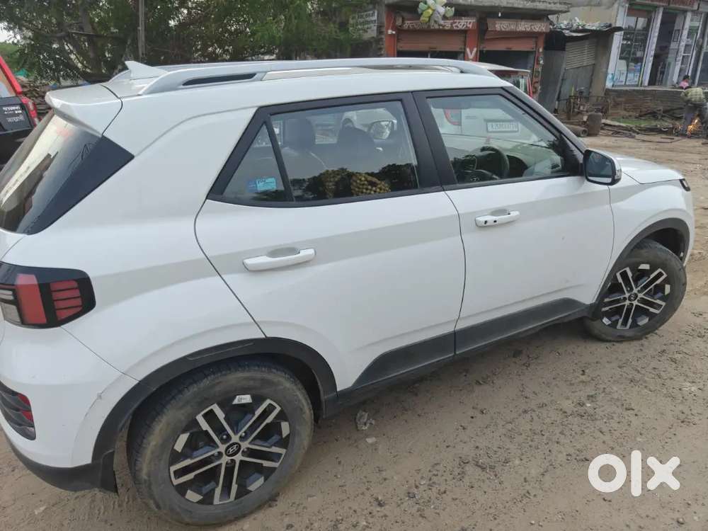 Hyundai Venue 2024 Diesel Well Maintained