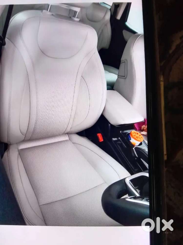 Mahindra Xuv700 2023 Petrol 14400 Km Driven