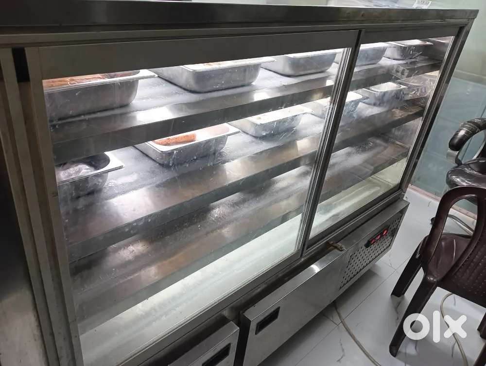 Raw display fridge