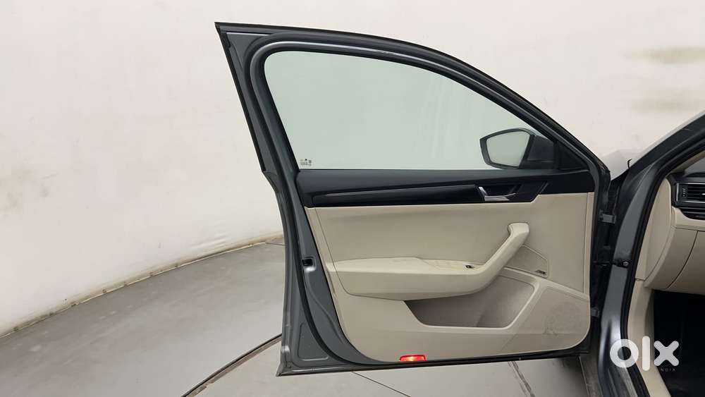 Skoda Superb Lk 1.8 Tsi At, 2018, Petrol