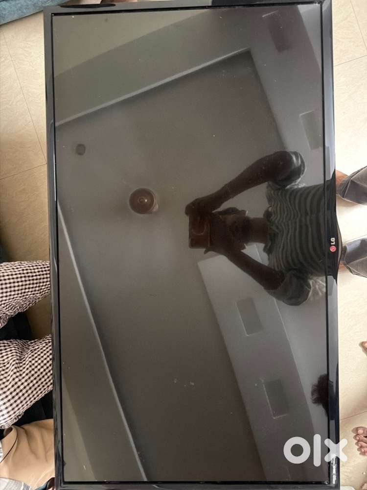 LG 106cm LED TV