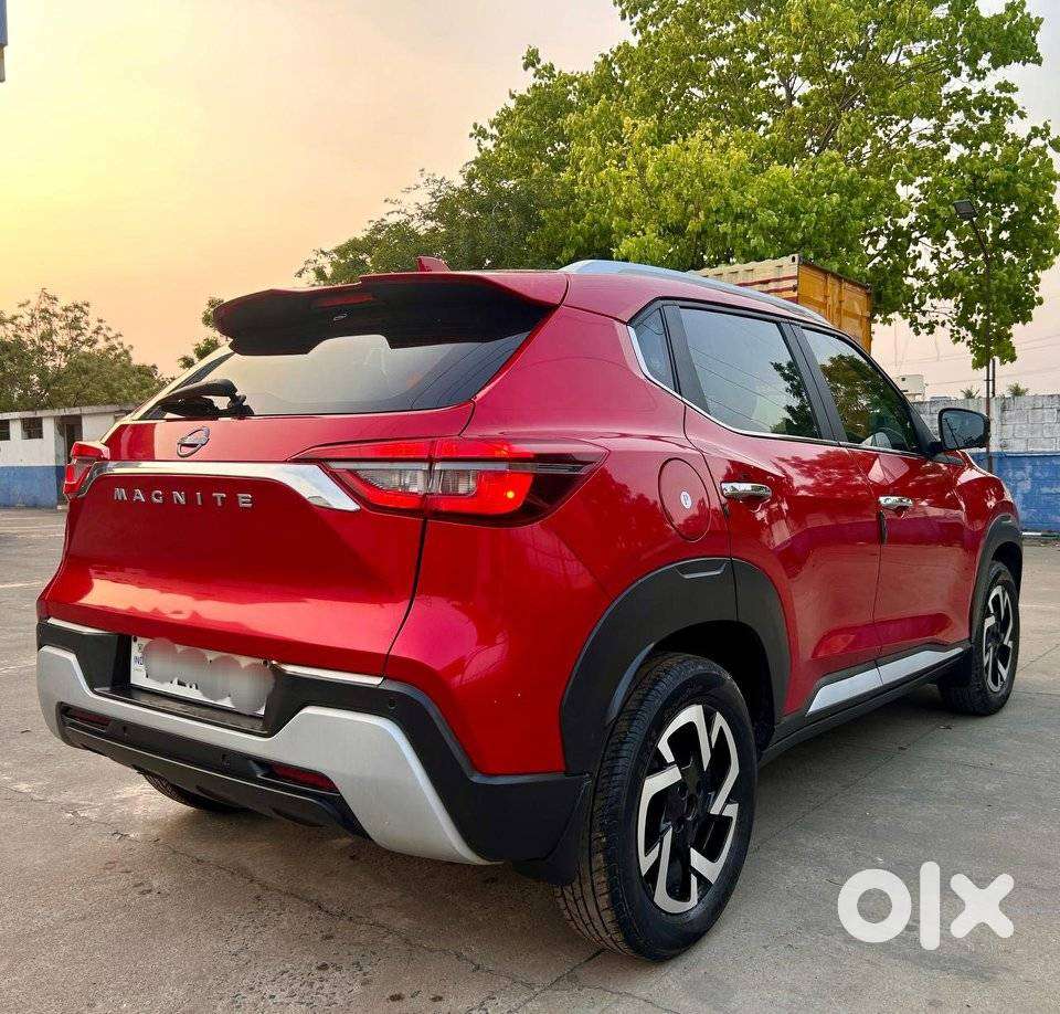 Nissan Magnite 1.0 Xv Premium, 2022, Petrol