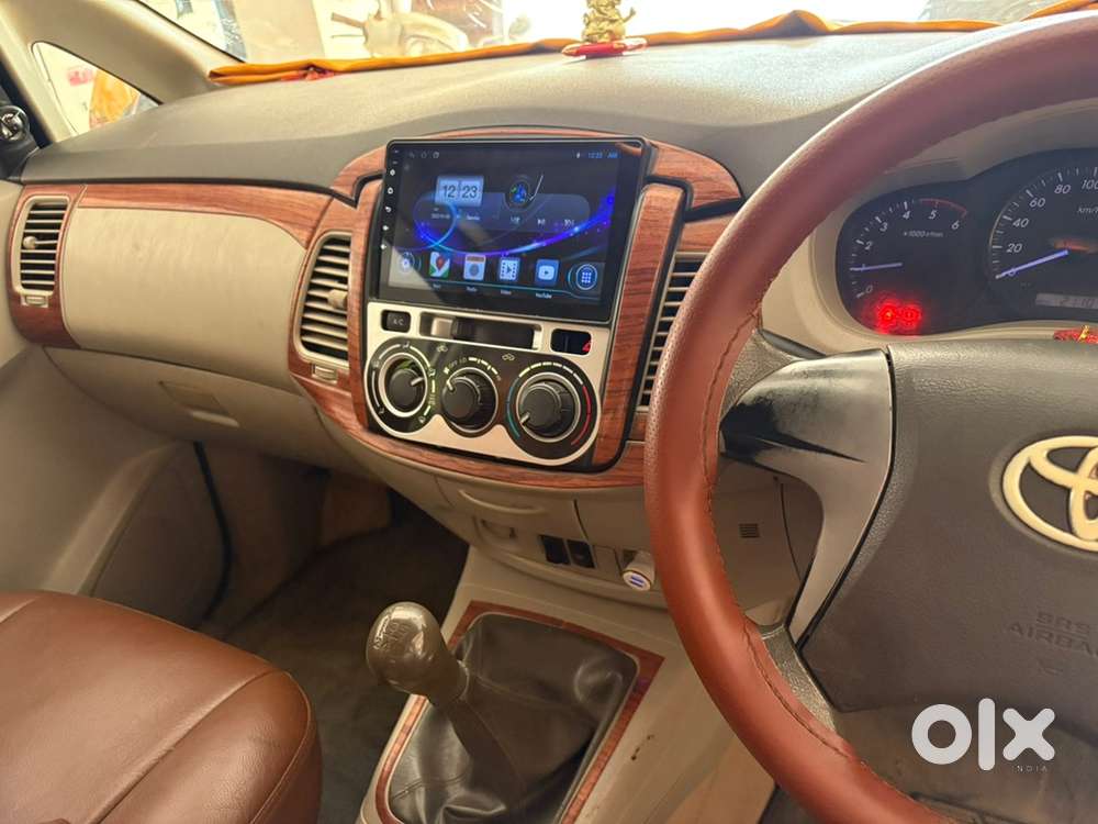 Toyota Innova 2012