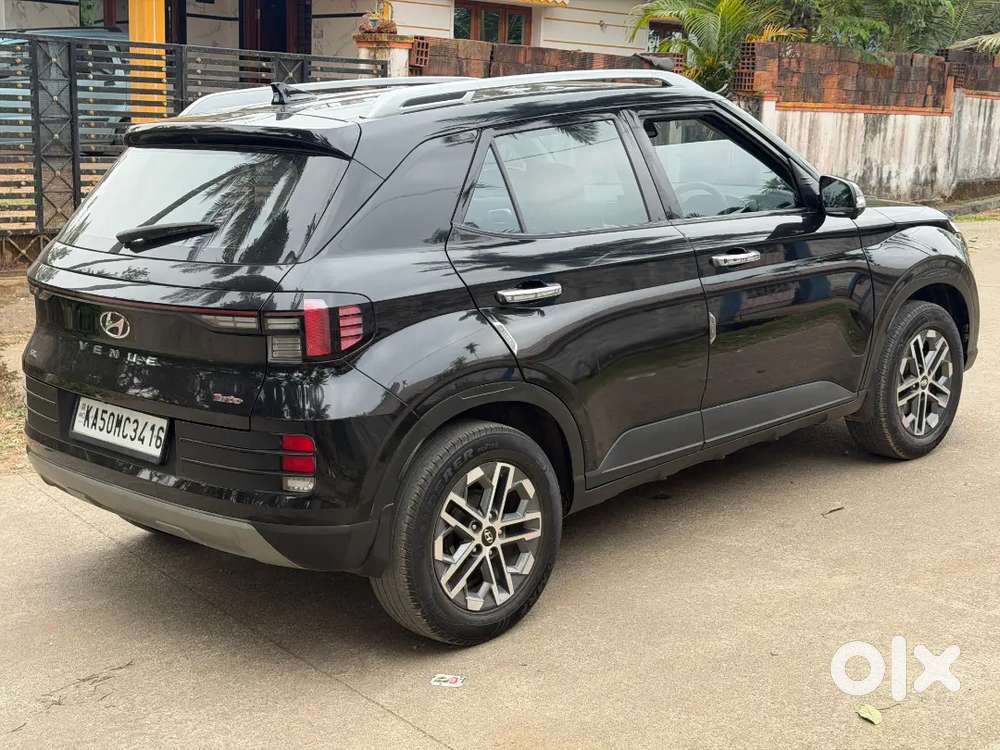 Hyundai Venue 2023 Petrol 47000 Km Driven