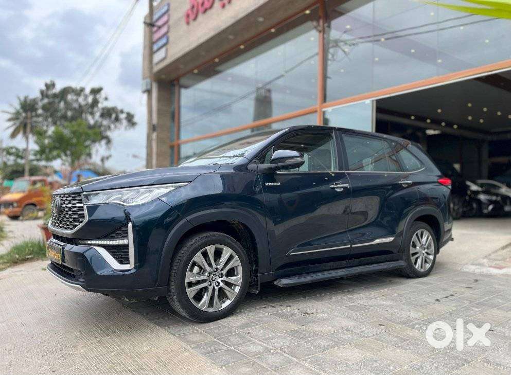 Toyota Innova Hycross 2.0 Zx (o) Hybrid 7 Str, 2023, Petrol