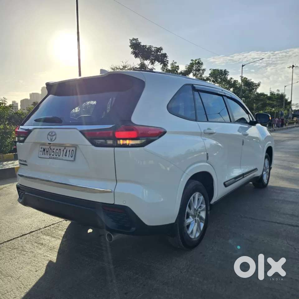 Toyota Innova Hycross, 2025, Petrol
