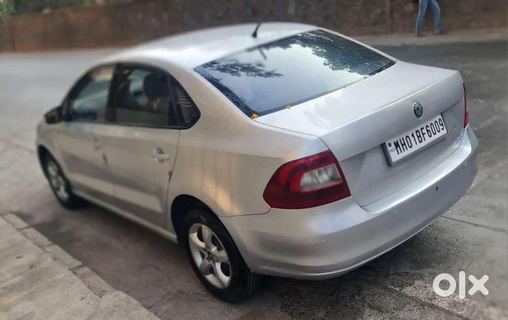 Top Model

Skoda Rapid
Nov 2012
2 Airbags 
Abs Breaking