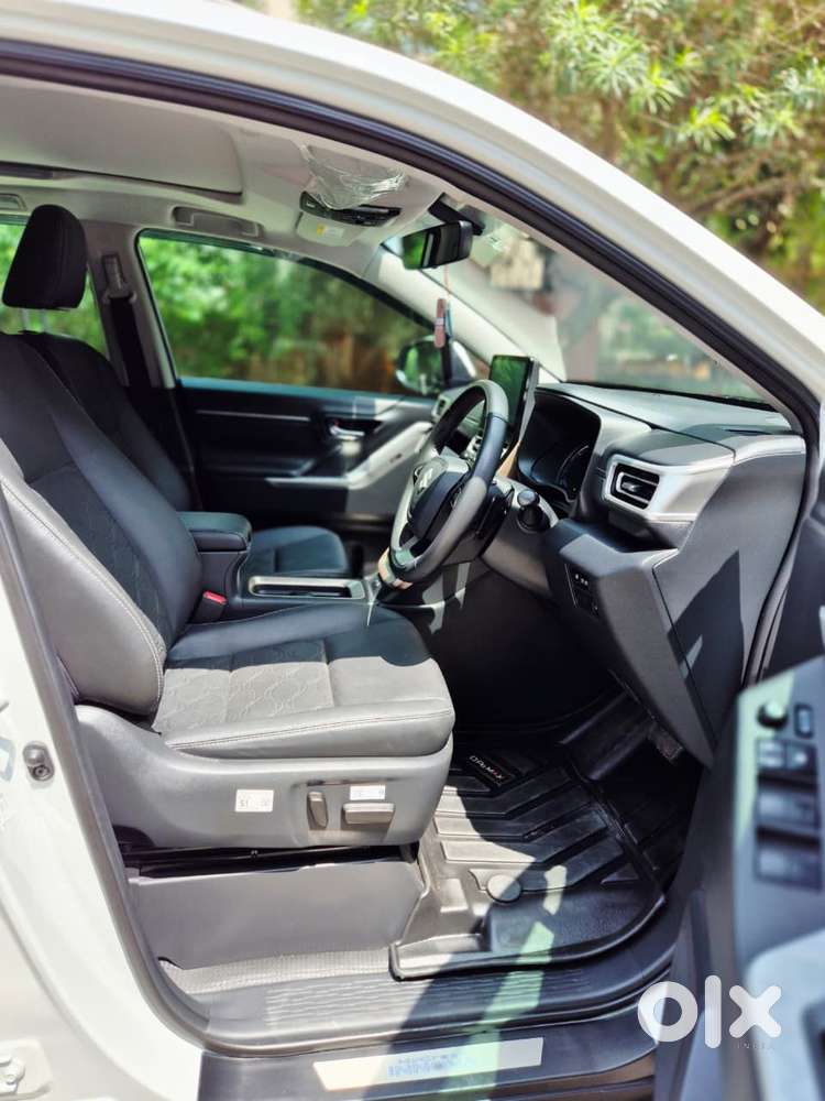 Maruti Suzuki Invicto Alpha Plus 7str, 2025, Petrol