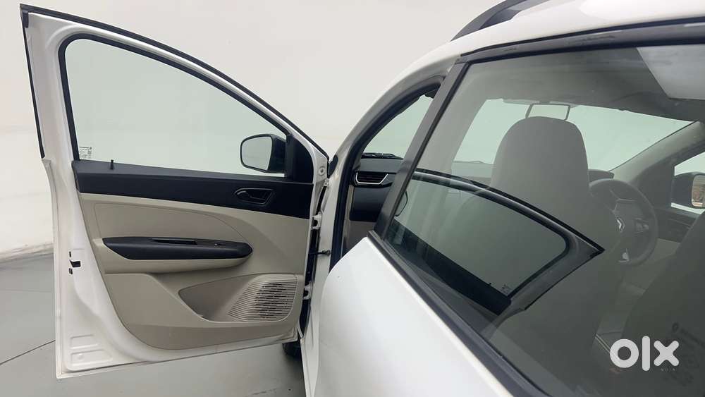 Renault Triber Rxt, 2023, Petrol