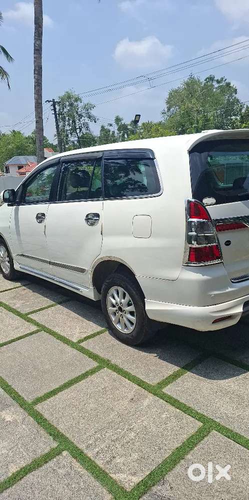 Toyota Innova (2014)2.5 V