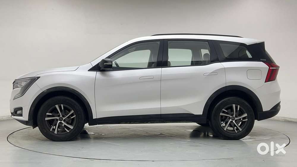 Mahindra Xuv700 2.0 Ax 5 Petrol At Str, 2022, Petrol