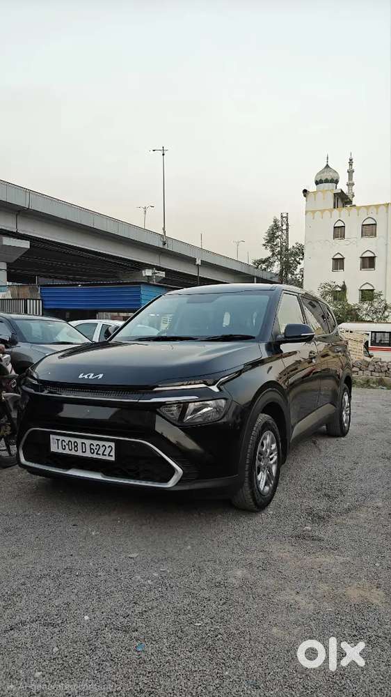 Kia Carens 2024 Petrol Well Maintained