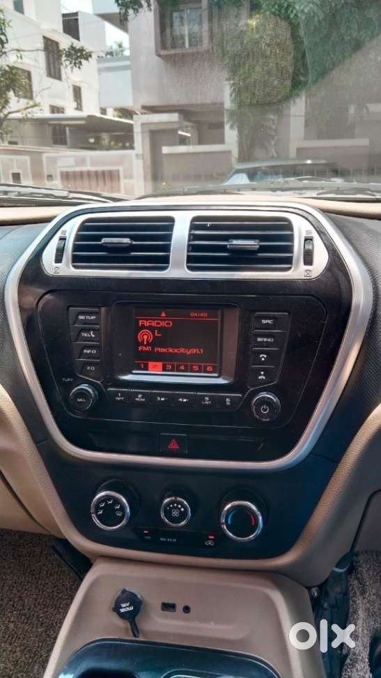 Mahindra Tuv 300 T8 Amt, 2016, Diesel