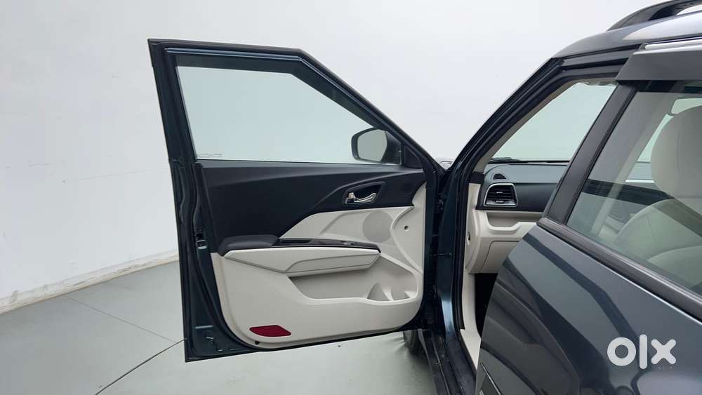 Mahindra Xuv300 W8 Option, 2023, Petrol