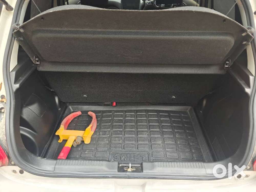 Maruti Suzuki Swift Vxi Amt (2022) — Single Owner  Warranty Till 2027