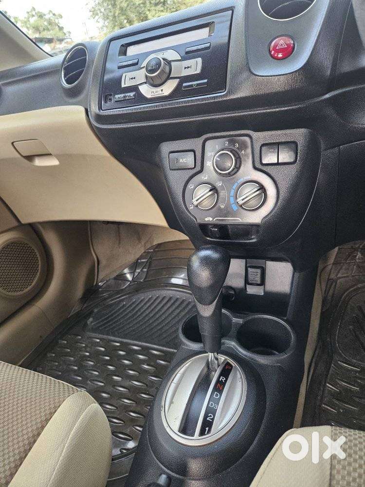 Honda Brio V Automatic, 2014, Petrol