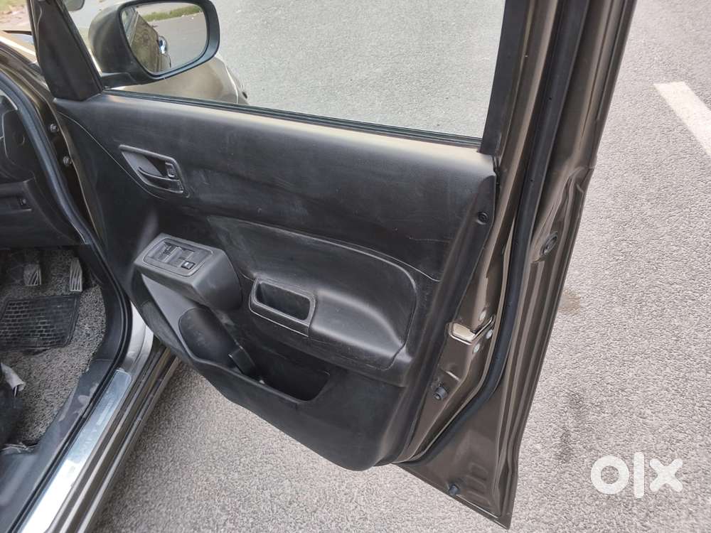 Maruti Suzuki Swift Lxi Optional-o, 2022, Petrol