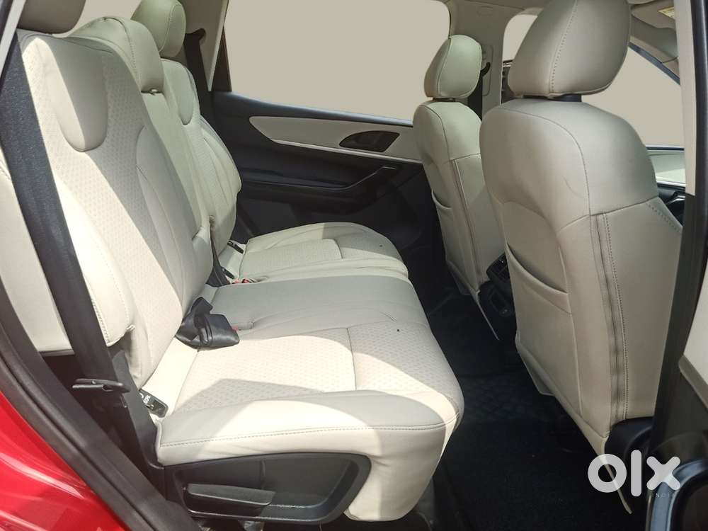 Mahindra Xuv700 2.0 Ax 5 Petrol Mt 7 Str, 2022, Petrol