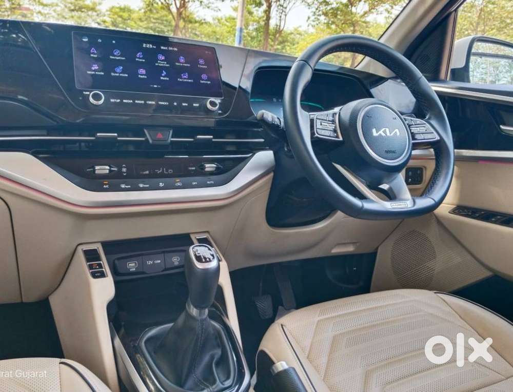 Kia Carens 1.4 Luxury Plus 6 Str, 2023, Petrol