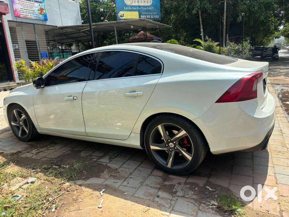 Mint Condition 2016 Volvo S60 D4 R-design (white) - Enthusiast Owned