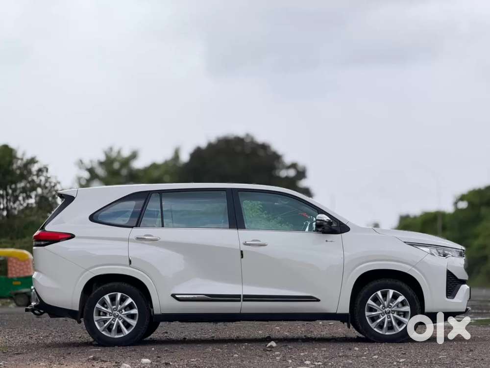 Toyota Innova Hycross 2.0 Vx (o) Hybrid 7 Str, 2025, Petrol