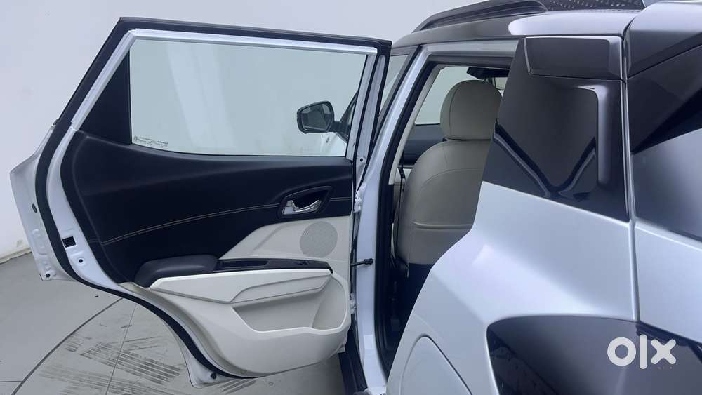 Mahindra Xuv 3xo Ax7l 1.2 Petrol At (pg), 2024, Petrol