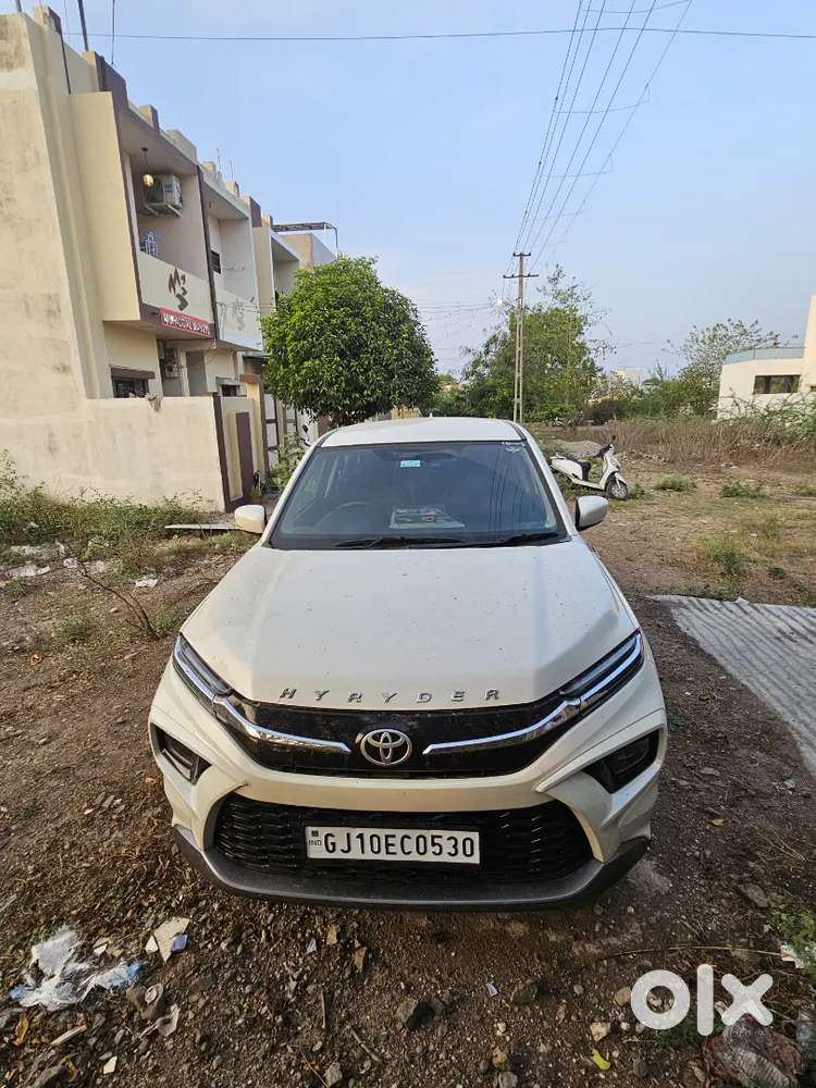 Toyota Hyryder S 
White Colour 
Automatic, Neo Drive