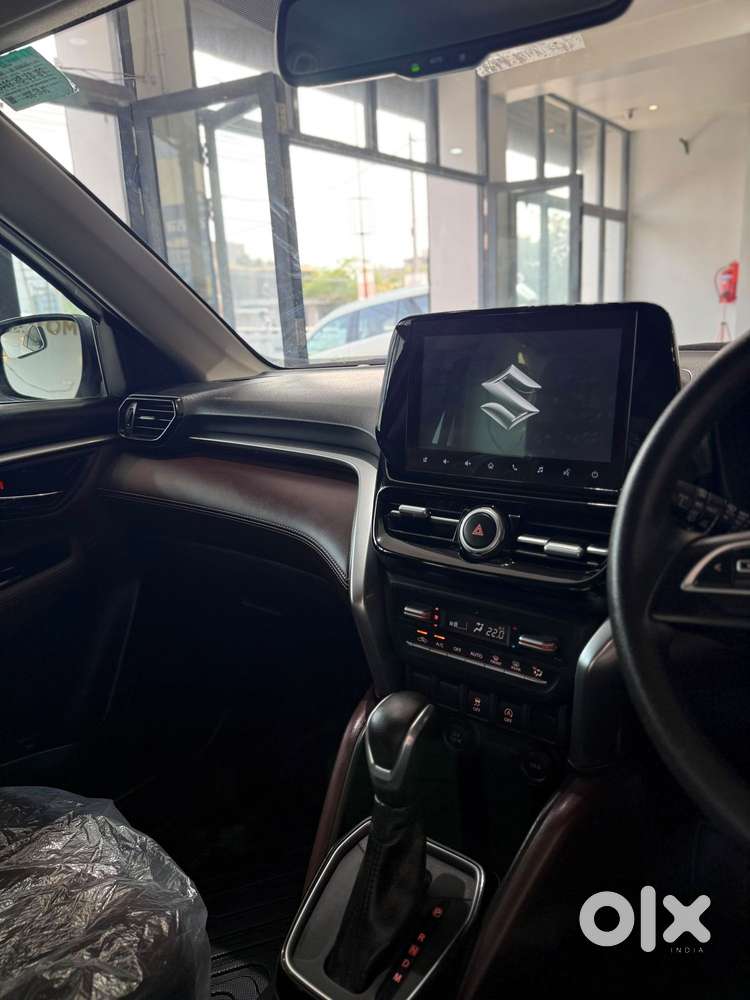 Maruti Suzuki Grand Vitara 1.5 Delta Smart Hybrid At, 2024, Petrol