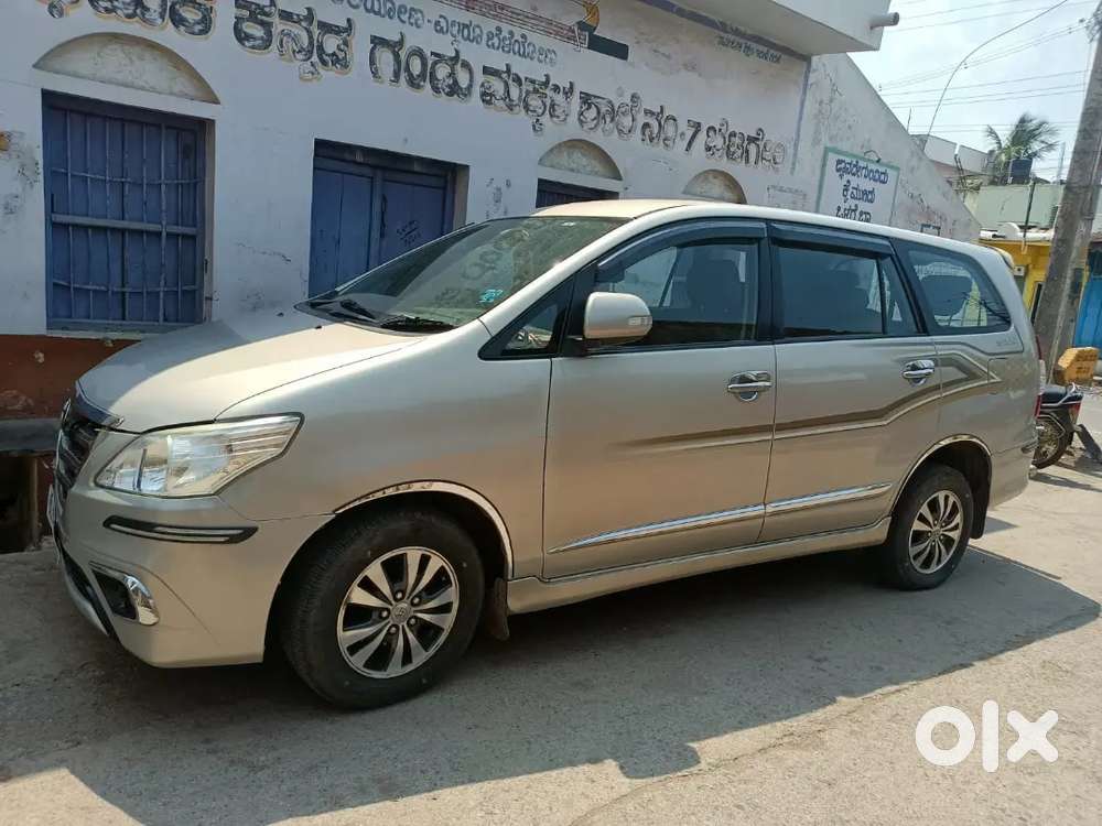 Toyota Innova 2015 Diesel Well Maintained With Company Service