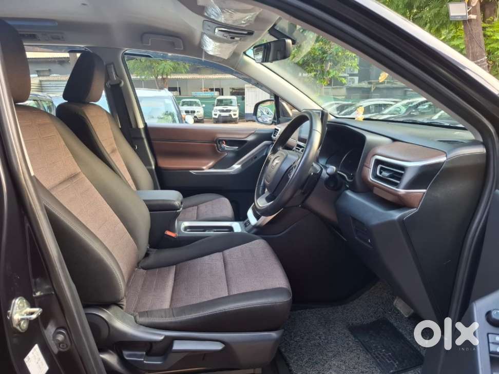 Toyota Innova Hycross 2.0 Vx Hybrid 8 Str, 2023, Petrol