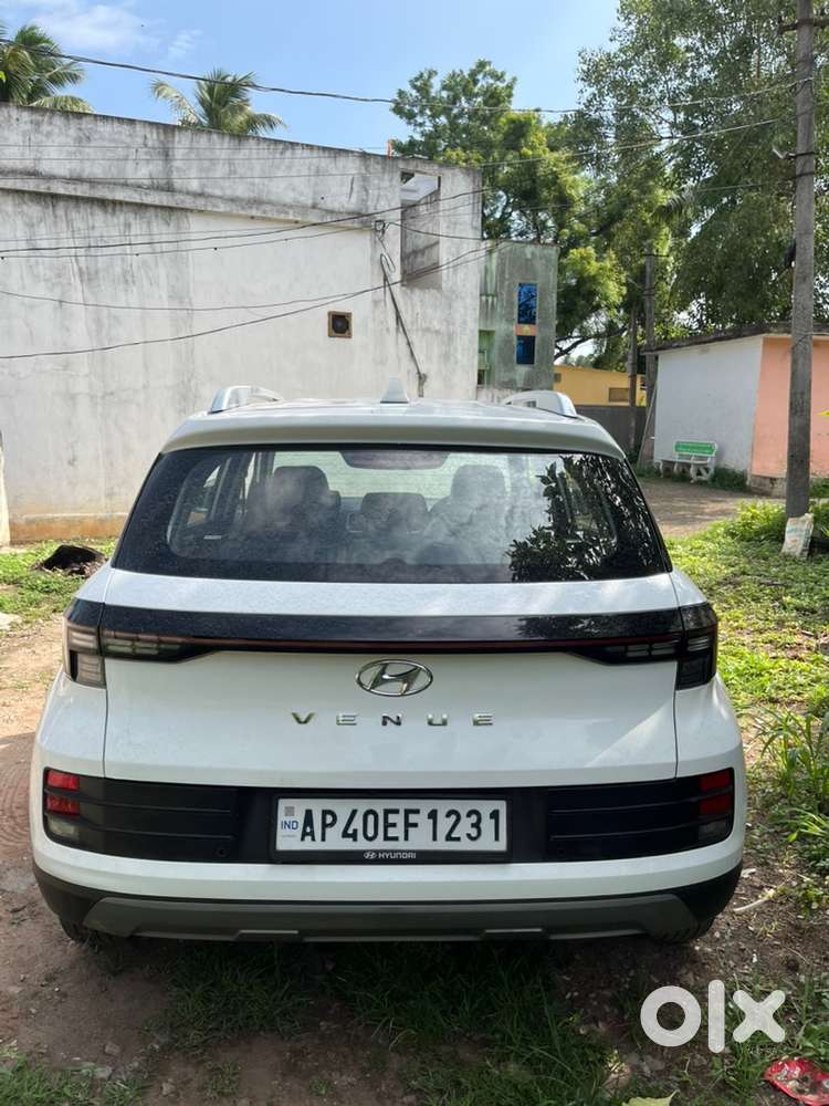 Hyundai Venue Petrol Manual 2024