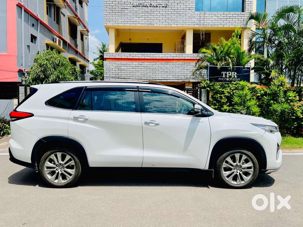 Toyota Innova Hycross 2.0 Zx Hybrid 7 Str, 2025, Petrol
