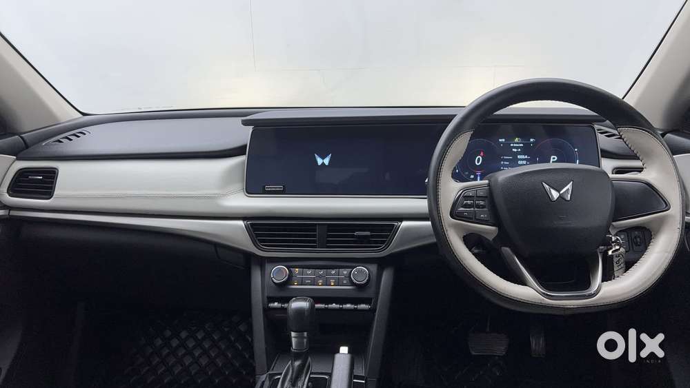 Mahindra Xuv700 2.2 Ax 5 Diesel At 7 Str, 2022, Diesel