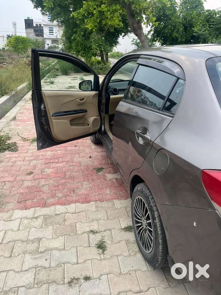 Honda Amaze 2015 Petrol Well Maintained
