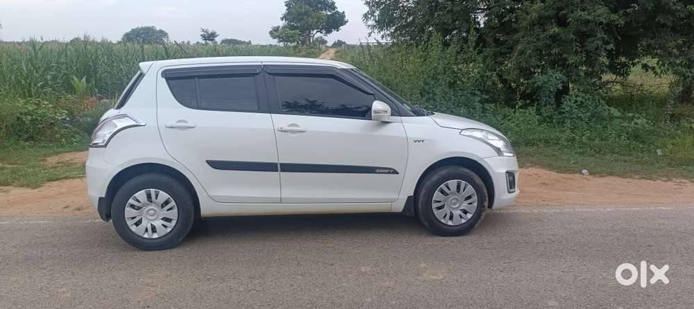Maruti Suzuki Swift Vxi Optional, 2015, Petrol