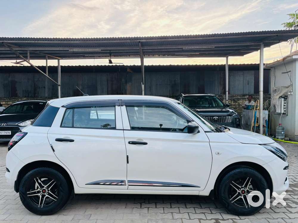 Maruti Suzuki New-gen Swift Lxi, 2025, Petrol