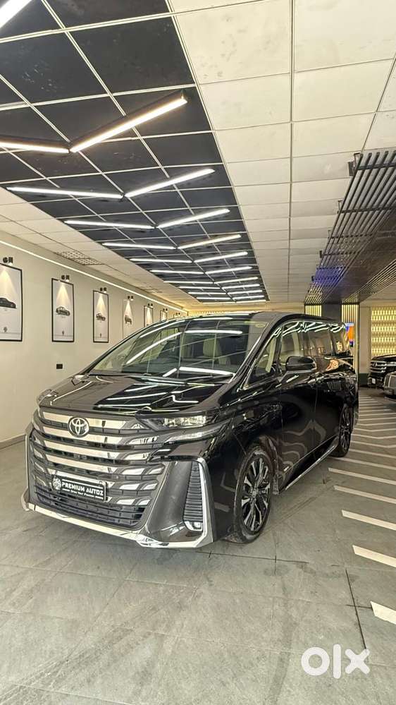 Toyota Vellfire 2.5 Executive Lounge, 2025, Petrol