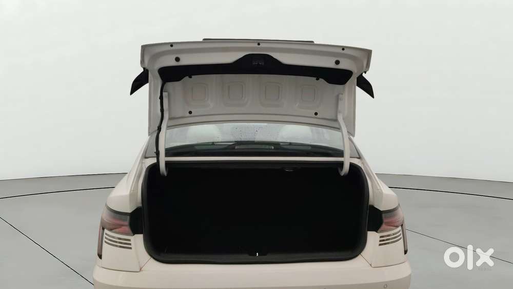 Hyundai Verna 1.5 Sx (o) Ivt, 2025, Petrol