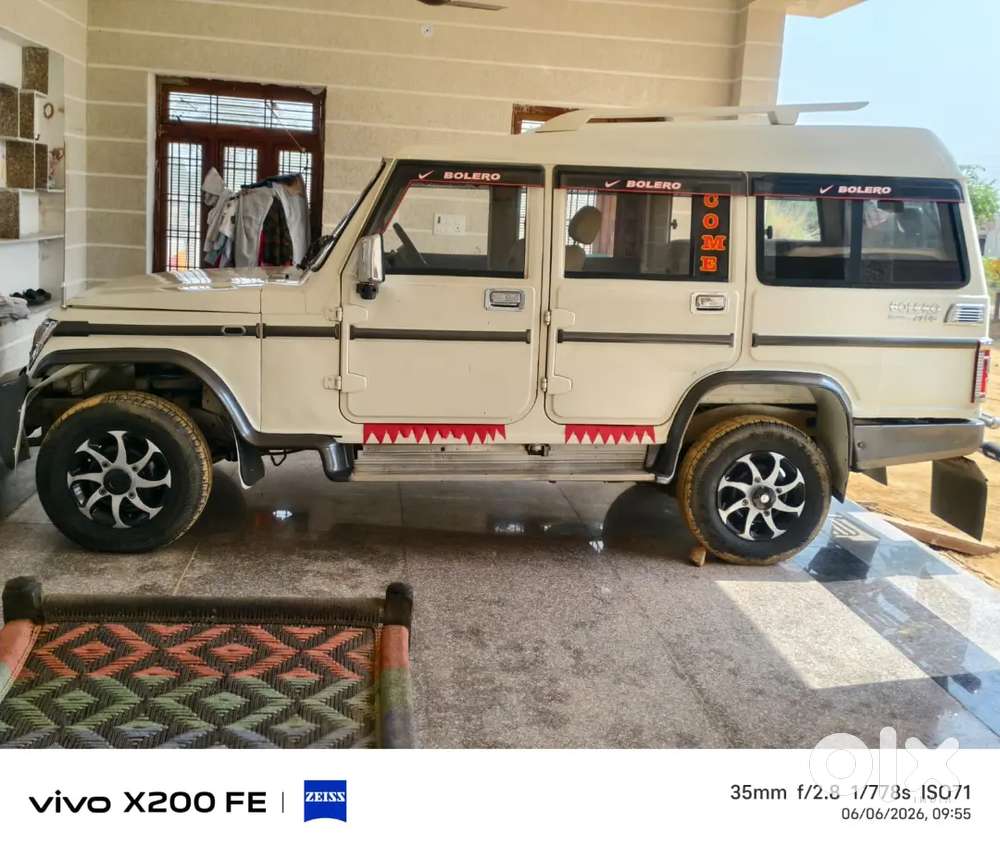 Bolero 9 Seater Plus