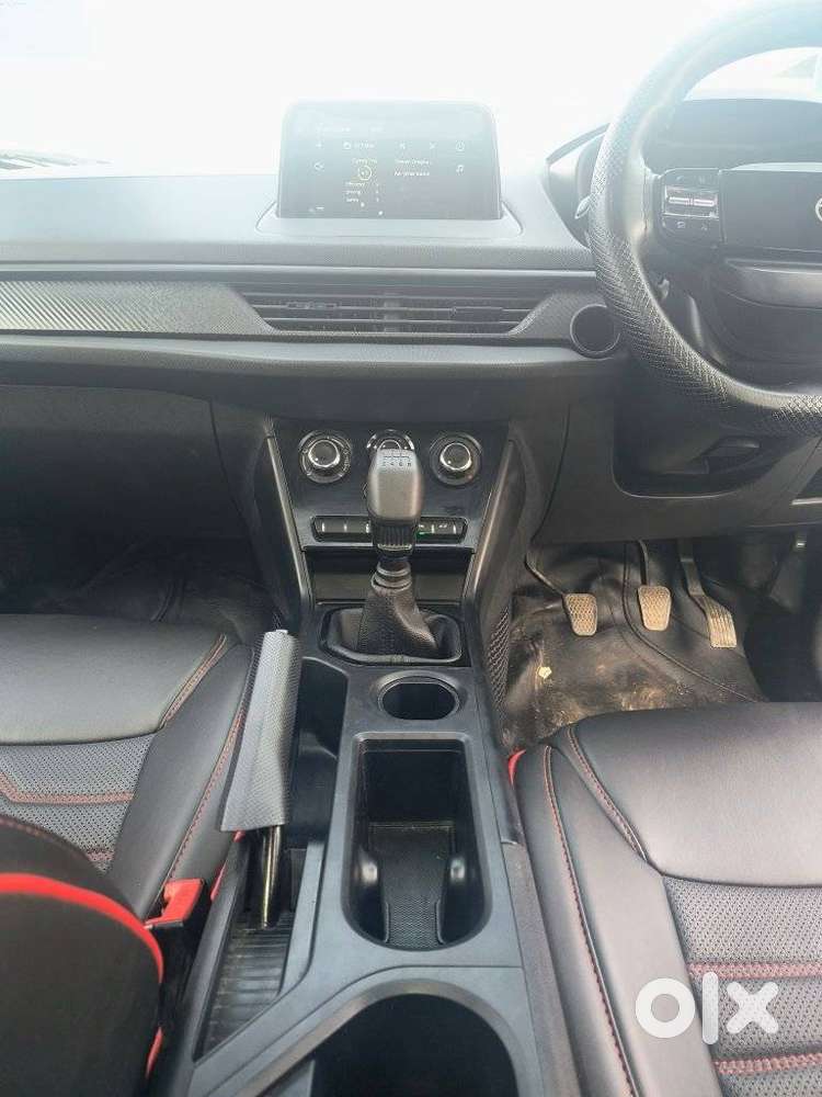 Tata Nexon Smart Plus S 1.2 Revotron Petrol 5 Mt, 2025, Cng & Hybrid..