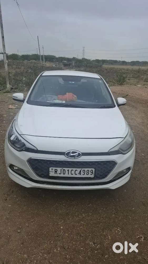 बहोत अछि कंडीशनर में है चारो टायर नए है गाडी मे कोई कमी नही है