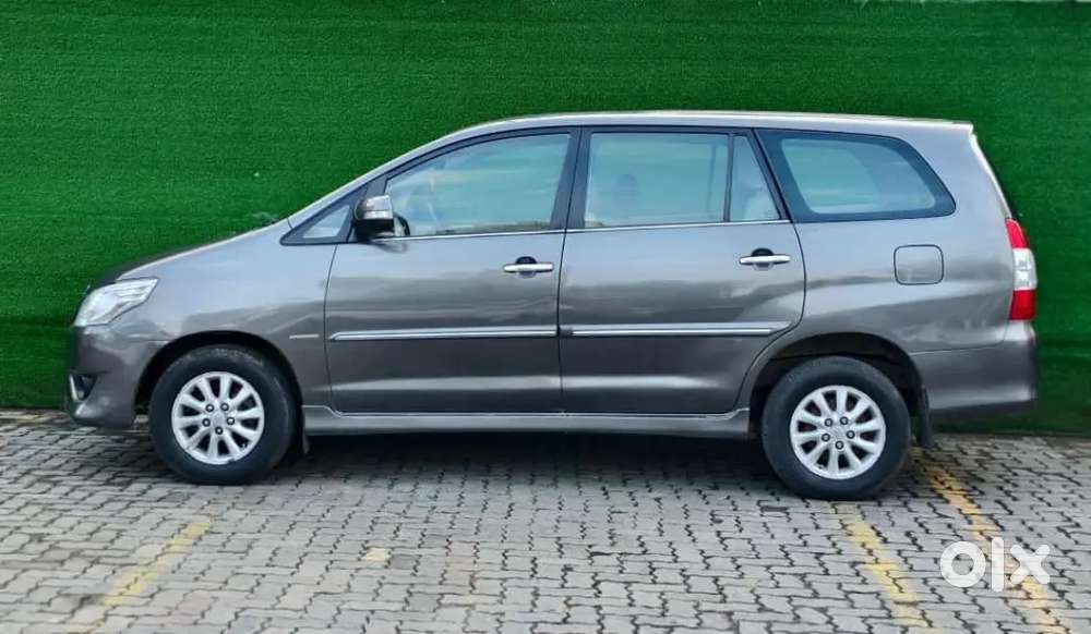 Toyota Innova 2.5 V 2012