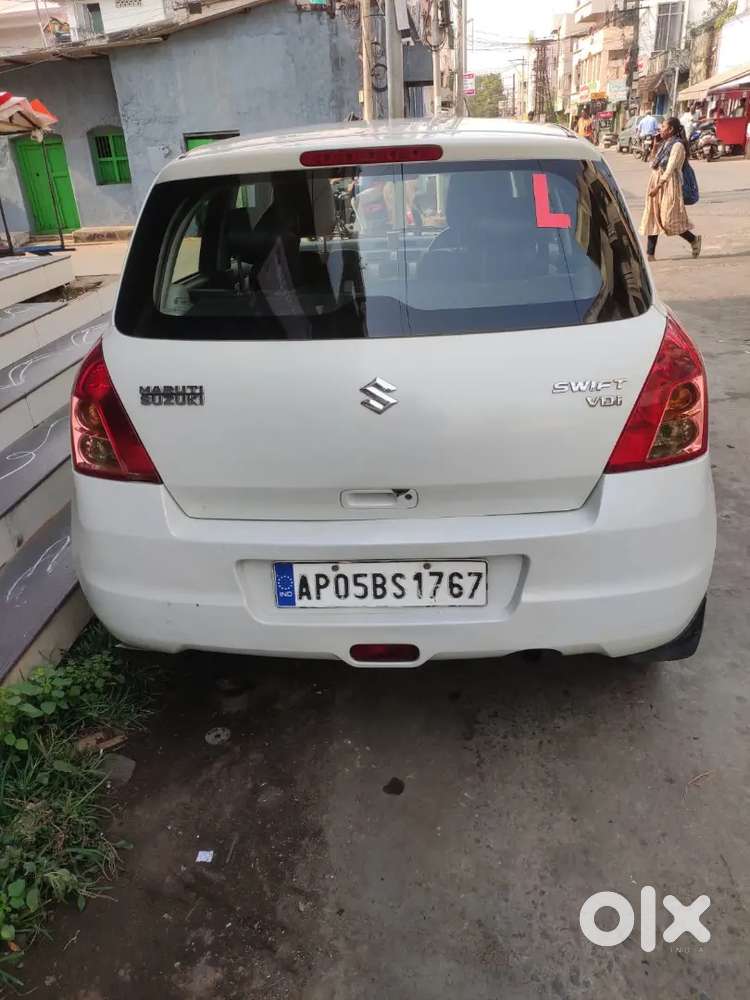 Maruti Suzuki Swift 2010.low Driven .u Can Check Showroom Track