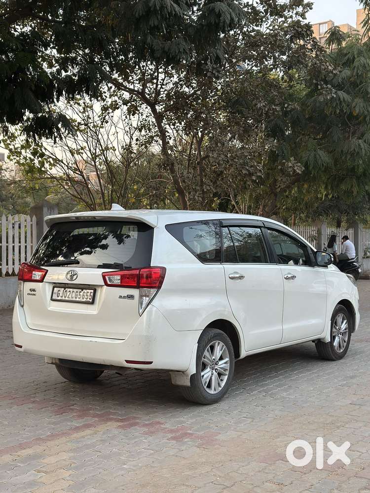 Toyota Innova Crysta 2.8 Zx At 7 Seater, 2016, Diesel