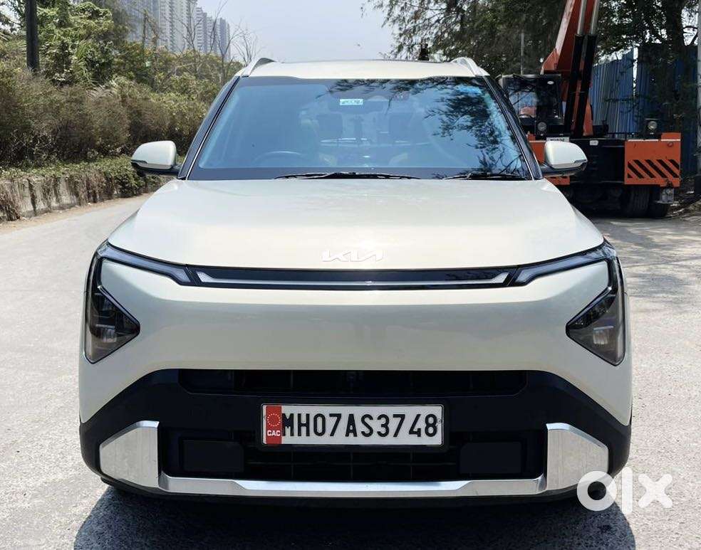 Kia Carens Clavis, 2025, Petrol